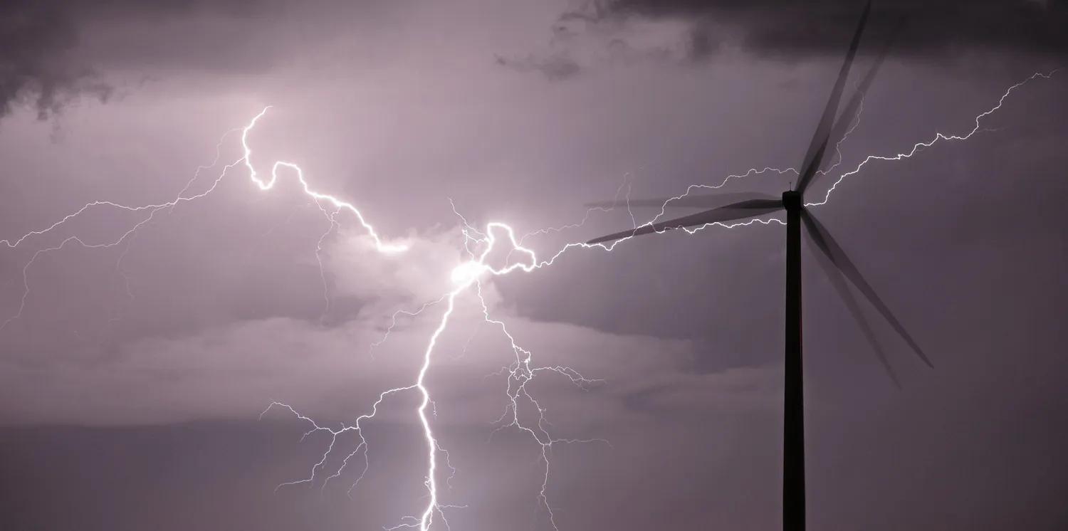 wind turbine hit by lightning strike